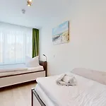 In Direkter Strandlage Mit Balkon Und Sauna, Duenenresidenz Prora-app 111