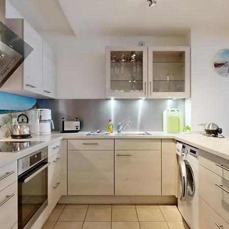 In Direkter Strandlage Mit Balkon Und Sauna, Duenenresidenz Prora-app 111 Binz