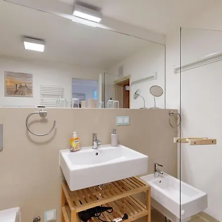 In Direkter Strandlage Mit Balkon Und Sauna, Duenenresidenz Prora-app 111 * Binz