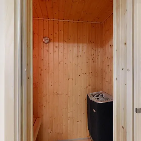 In Direkter Strandlage Mit Balkon Und Sauna, Duenenresidenz Prora-app 111 * Binz