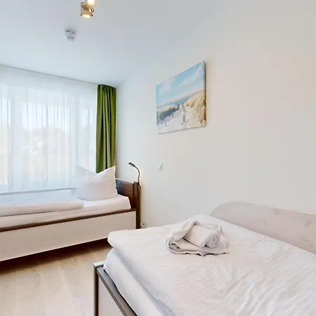 In Direkter Strandlage Mit Balkon Und Sauna, Duenenresidenz Prora-app 111