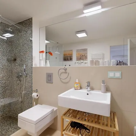 Appartamento In Direkter Strandlage Mit Balkon Und Sauna, Duenenresidenz Prora-app 111 *